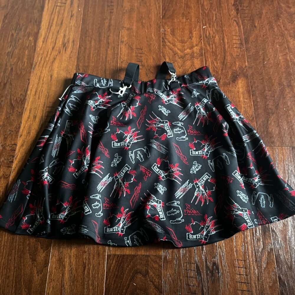 Hot Topic - A Nightmare on Elm Street Suspender Skirt (XL) - Picture 7 of 7